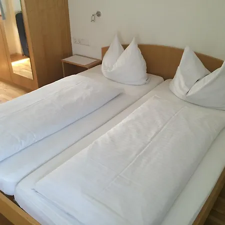 Gaestehaus Bernhard Bed & Breakfast 3*